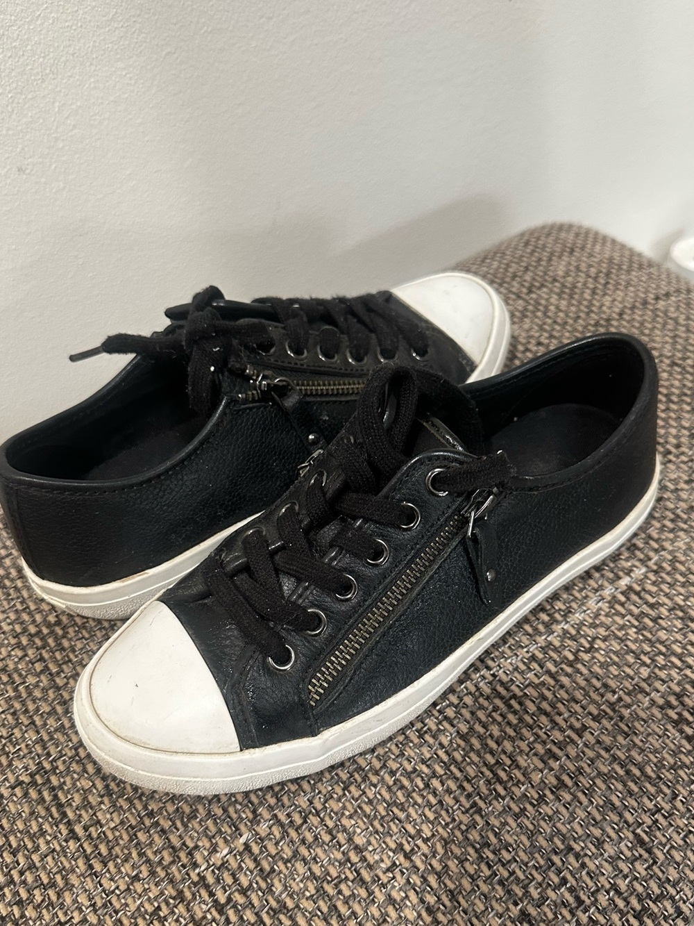 Coach Empire Black Low-Top Lace-Up Women’s Sneakers with White Toe